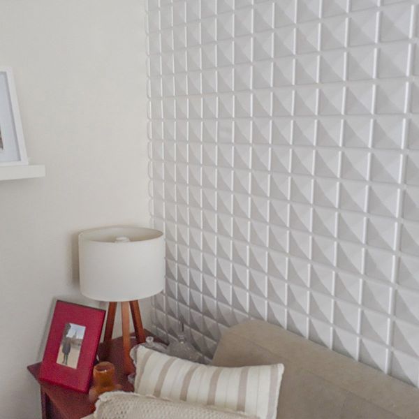 Placa 3D Adesiva Inca Branca aplicado em sala de estar