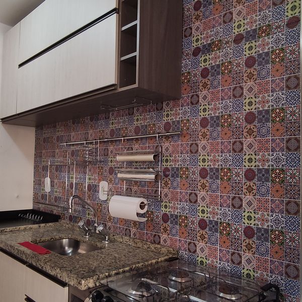 Papel De Parede Adesivo Azulejo Cozinha Vintage Português Colorido aplicado em cozinha