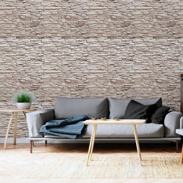 Papel de Parede Adesivo Pedra Canjiquinha Bege em sala de estar com sofá cinza