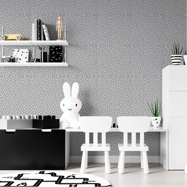 Papel de parede adesivo poá branco com fundo cinza em quarto infantil